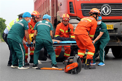 马龙沛县道路救援